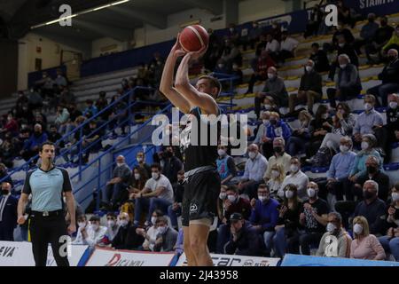 PalaRadi, Cremona, Italy, April 10, 2022, Tres Tinkle (Vanoli Cremona)  during  Vanoli Basket Cremona vs Bertram Derthona Tortona - Italian Basketball Stock Photo