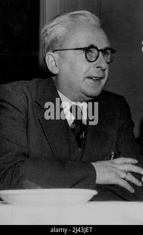 Escaped German General Says New Soviet 'Police' Force Will Have Heavy Weapons -- General Walter Schreiber, former Wehrmacht medical chief and member of the committee 'Freies Deutschland', at the Press conference here following his escape into the American zone after his release by the Russians following 3½ years' captivity. At this conference, General Schreiber confirmed that the Soviets intend to arm their new German police task before with heavy weapons. He said he was offered the post Chief Medical Officer to the force. November 5, 1948. Stock Photo