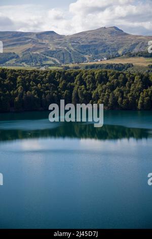 Besse-et-Saint-Anastaise (central-southern France): Lake Pavin, volcanic lake of the Sancy Massif, in the Massif Central mountain range Stock Photo