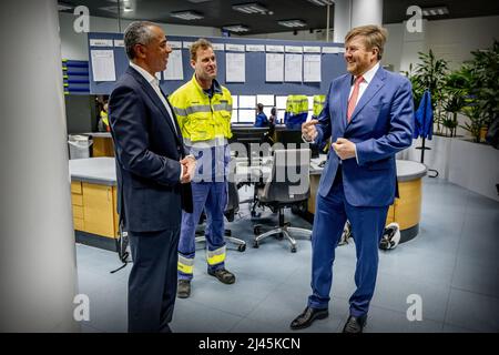 Rotterdam, Netherlands. 12th Apr, 2022. 2022-04-12 11:22:47 ROTTERDAM - King Willem-Alexander during a visit to the port of Rotterdam. The theme of the visit was the energy transition in the port, the role of the Maasvlakte and hydrogen ambitions. ANP POOL ROBIN UTRECHT netherlands out - belgium out Credit: ANP/Alamy Live News Stock Photo