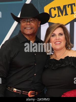 Nashville, TN, USA. 11th Apr, 2022. at arrivals for 2022 CMT (Country Music Television) Music Awards - Arrivals, Nashville Municipal Auditorium, Nashville, TN April 11, 2022. Credit: MORA/Everett Collection/Alamy Live News Stock Photo