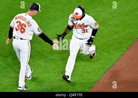 Baltimore, USA. 10th July, 2022. BALTIMORE, MD - JULY 10: Baltimore Orioles  center fielder Cedric Mullins (31) signs autographs before a MLB game  between the Baltimore Orioles and the Los Angeles Angels