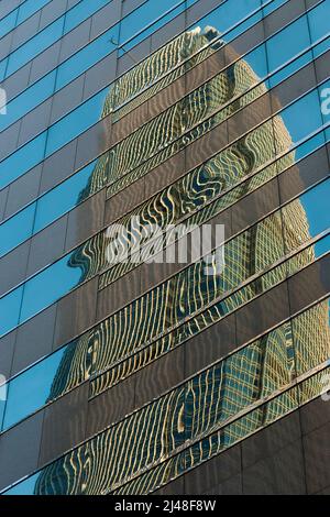 2ifc reflected in the facade of Exchange Square, Central, Hong Kong, 2007 Stock Photo