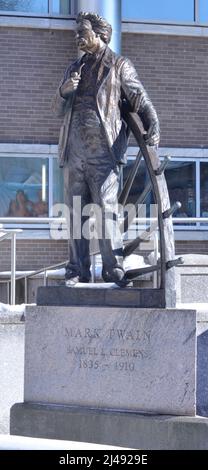 Bronze statue of American author and humorist, Samuel L. Clemens, aka. Mark Twain, in downtown Hartford, Connecticut. Stock Photo