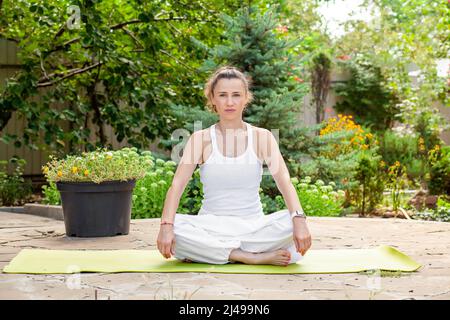 How To Meditate: Zazen Instructions – Zen Mountain Monastery