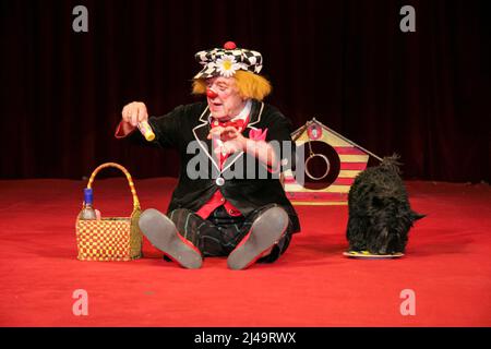 Oleg Popov (1930-2016), famous Russian clown, mime and circus artist, performs in Ivanushka costume a picnic act with his dog with Russian State Circus in Wetzlar, Germany. 13th Mar, 2008. Credit: Christian Lademann / LademannMedia Stock Photo