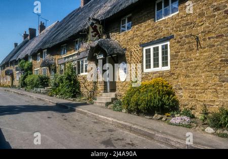 The Red Lion pub in Cropredy, Oxfordshire.  A typical thatched English country pub. Stock Photo