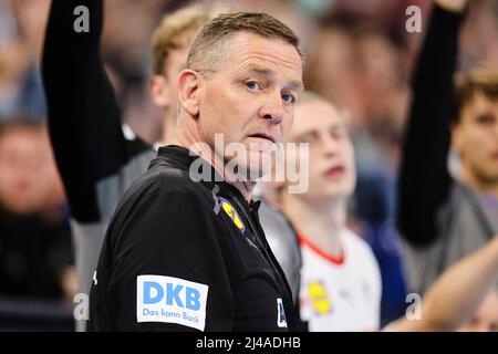 Kiel, Germany. 13th Apr, 2022. Handball: World Cup qualifying, Germany - Faroe Islands, Europe, knockout round, 3rd qualifying round, first leg, Wunderino Arena. Germany coach Alfred Gislason on the sidelines. Credit: Frank Molter/dpa/Alamy Live News Stock Photo