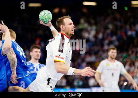 Kiel, Germany. 13th Apr, 2022. Handball: World Cup qualifying, Germany - Faroe Islands, Europe, knockout round, 3rd qualifying round, first leg, Wunderino Arena. Germany's Kai Häfner throws at goal. Credit: Frank Molter/dpa/Alamy Live News Stock Photo