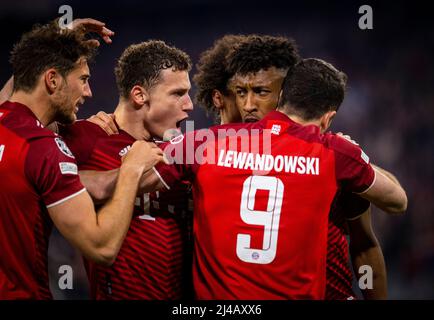 Torjubel: Leon Goretzka (Muenchen), Benjamin Pavard (Muenchen), Kingsley Coman (Muenchen), Robert Lewandowski (Muenchen) FC Bayern München - FC Villar Stock Photo