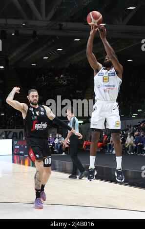 Dominique Jhonson (Dolomiti Energia Trento) during the series A1 italian LBA basketball championship match Segafredo Virtus Bologna Vs. Dolomiti Energia Trento at the Segafredo Arena - Bologna, April 13, 2022 - Photo: Michele Nucci Stock Photo