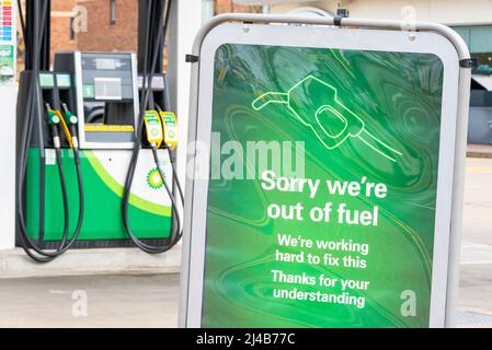 Protest action by Extinction Rebellion at fuel depots in the area have impacted supplies to forecourts. A BP garage in Southend, Essex, is empty Stock Photo