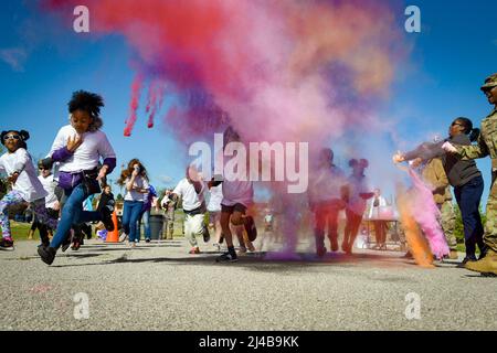 Birmingham, Alabama, USA. 9th Apr, 2022. Members and their families of the 117th Air Refueling Wing participate in a color run celebrating Month of the Military Child at Sumpter Smith Joint Air National Guard Base, Birmingham, Ala., April 9, 2022. April is the 35th Anniversary of The Month of the Military Child, which is part of the legacy of former Defense Secretary Caspar Weinberger, who established the Defense Department commemoration in 1986. Credit: U.S. Air National/ZUMA Press Wire Service/ZUMAPRESS.com/Alamy Live News Stock Photo