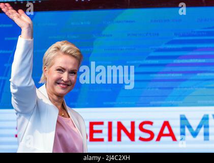 Schwerin, Germany. 26th Sep, 2021. Manuela Schwesig (SPD), Minister President of Mecklenburg-Western Pomerania and the SPD's top candidate for the state elections in Mecklenburg-Western Pomerania, celebrates at the SPD's election party at Brinkamas. Credit: Jens Büttner/dpa/Alamy Live News Stock Photo