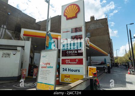 London, UK. 13th Apr, 2022. Photo taken on April 13, 2022 shows a petrol station in London, Britain. Britain's Consumer Prices Index (CPI) rose by 7 percent in the 12 months to March 2022, up from 6.2 percent in February, hitting a new 30-year high, official statistics showed Wednesday. Credit: Stephen Chung/Xinhua/Alamy Live News Stock Photo