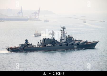 Istanbul, Turkey. 07th Sep, 2014. The Russian guided missile cruiser 'Moskva' sails through the Bosporus into the Mediterranean Sea. (to dpa 'Moscow: Crew of missile cruiser 'Moskva' evacuated') Credit: picture alliance/dpa/Alamy Live News Stock Photo