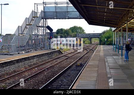 BARRY.CARDIFF. WALES. UK. 08-12-21. The railway station, Transport for Wales 150251 arriving with a service to Cardiff Central. Stock Photo