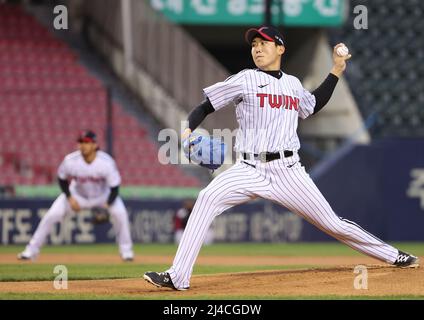 14th Apr, 2022. Baseball: LG Twins vs. SSG Landers Park Hae-min (L