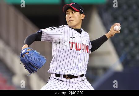 Park Dong-won signs four-year deal with LG Twins