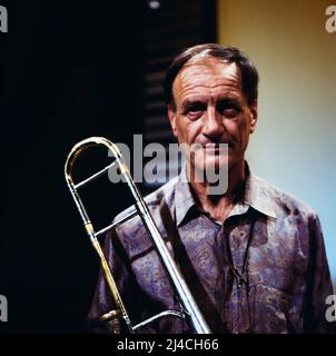 Albert Mangelsdorff, deutscher Jazzmusiker, Posaunist, berühmt für seine Multiphonics im Posaunenspiel, Portrait von 1987. Albert Mangelsdorff, German Trombonist, famous for his multiphonics in trombone playing, portrait from 1987. Stock Photo