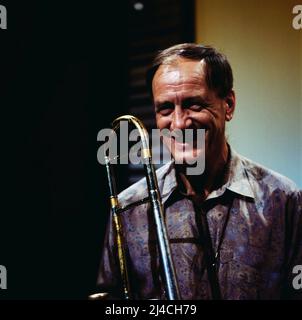 Albert Mangelsdorff, deutscher Jazzmusiker, Posaunist, berühmt für seine Multiphonics im Posaunenspiel, Portrait von 1987. Albert Mangelsdorff, German Trombonist, famous for his multiphonics in trombone playing, portrait from 1987. Stock Photo