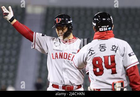 14th Apr, 2022. Baseball: LG Twins vs. SSG Landers Park Hae-min (L) of the LG  Twins celebrates after hitting a single during a Korea Baseball  Organization regular season game against the SSG