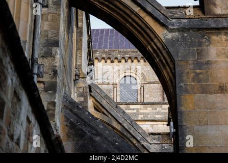 Cloisters and arches under the flying buttresses on the south side of Winchester Cathedral, Cathedral Close, Winchester, Hampshire, southern England Stock Photo