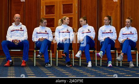 Prague, Czech Republic. 14th Apr, 2022. From left Czech Team Petr Pala, Marketa Vondrousova, Tereza Martincova, Karolina Muchova, Marie Bouzkova, Linda Fruhvirtova during the lots drawn for Britain vs Czechia women's tennis qualification matches of Billie Jean King Cup tournament, Czech Republic, April 14, 2022. Credit: Michal Kamaryt/CTK Photo/Alamy Live News Stock Photo