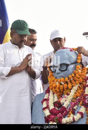 Bikaner, India. 14th Apr, 2022. Bhanwar Singh Bhati Power Minister, Rajasthan Government, Govind Ram Meghwal Minister of Disaster Management and Relief of Rajasthan pay tribute to Babasaheb BR Ambedkar on his 131st birth anniversary at Bhimrao Ambedkar circle Bikaner (Photo by Dinesh Gupta/Pacific Press) Credit: Pacific Press Media Production Corp./Alamy Live News Stock Photo