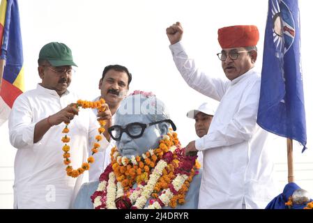 Bikaner, India. 14th Apr, 2022. Bhanwar Singh Bhati Power Minister, Rajasthan Government, Govind Ram Meghwal Minister of Disaster Management and Relief of Rajasthan pay tribute to Babasaheb BR Ambedkar on his 131st birth anniversary at Bhimrao Ambedkar circle Bikaner (Photo by Dinesh Gupta/Pacific Press) Credit: Pacific Press Media Production Corp./Alamy Live News Stock Photo