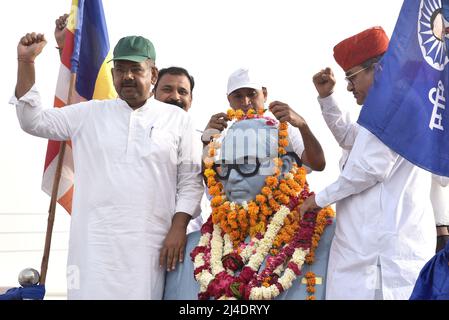 Bikaner, India. 14th Apr, 2022. Bhanwar Singh Bhati Power Minister, Rajasthan Government, Govind Ram Meghwal Minister of Disaster Management and Relief of Rajasthan pay tribute to Babasaheb BR Ambedkar on his 131st birth anniversary at Bhimrao Ambedkar circle Bikaner (Photo by Dinesh Gupta/Pacific Press) Credit: Pacific Press Media Production Corp./Alamy Live News Stock Photo