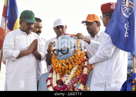 Bikaner, India. 14th Apr, 2022. Bhanwar Singh Bhati Power Minister, Rajasthan Government, Govind Ram Meghwal Minister of Disaster Management and Relief of Rajasthan pay tribute to Babasaheb BR Ambedkar on his 131st birth anniversary at Bhimrao Ambedkar circle Bikaner (Photo by Dinesh Gupta/Pacific Press) Credit: Pacific Press Media Production Corp./Alamy Live News Stock Photo