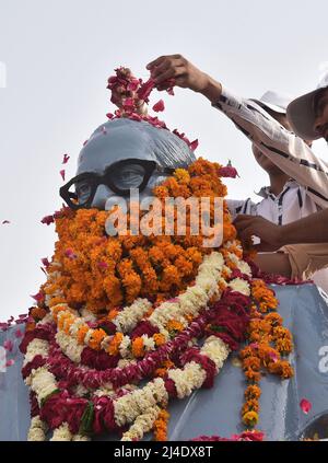 Bikaner, Rajasthan, India. 14th Apr, 2022. Paying floral tribute occasion of his 131st birth anniversary Bhimrao Ambedkar at Bhimrao Ambedkar circle Bikaner. (Credit Image: © Dinesh Gupta/Pacific Press via ZUMA Press Wire) Stock Photo