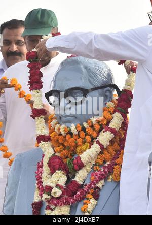 Bikaner, Rajasthan, India. 14th Apr, 2022. Paying floral tribute occasion of his 131st birth anniversary Bhimrao Ambedkar at Bhimrao Ambedkar circle Bikaner. (Credit Image: © Dinesh Gupta/Pacific Press via ZUMA Press Wire) Stock Photo