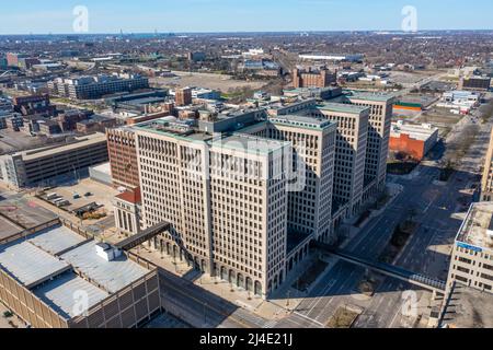 Cadillac Place Detroit Mi Usa 2j4e21j 