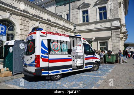 Przemysl, Poland. 13th Apr, 2022. Ambulance and Ukrainian Refugees at PrzemysÅ‚ Train station (Credit Image: © Amy Katz/ZUMA Press Wire) Stock Photo