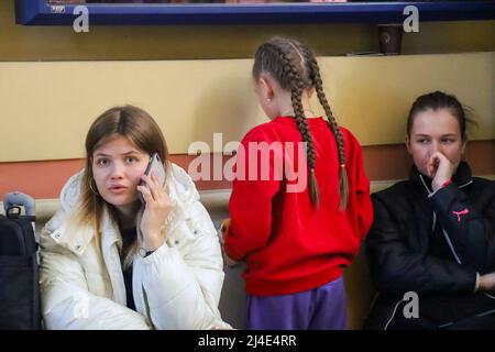 Przemysl, Poland. 13th Apr, 2022. Ukrainian Refugees at PrzemysÅ‚ Train station (Credit Image: © Amy Katz/ZUMA Press Wire) Stock Photo