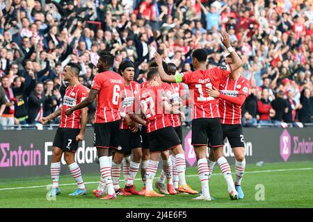 EINDHOVEN - Eran Zahavi of PSV Eindhoven, Ibrahim Sangare of PSV Eindhoven, Erick Gutierrez of PSV Eindhoven, Mario Gotze of PSV Eindhoven, Cody Gakpo of PSV Eindhoven celebrate the 1-0 during the Conference League quarterfinal match between PSV and Leicester City FC in the Phillips Stadium on April 14, 2022 in Eindhoven, Netherlands. ANP OLAF KRAAK Stock Photo