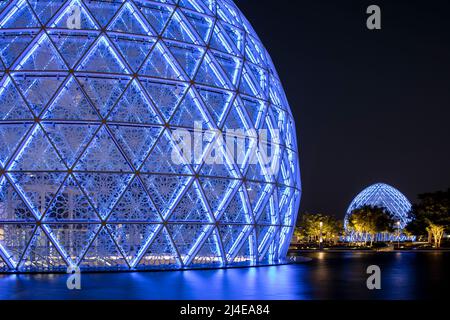 ABU DHABI, UNITED ARAB EMIRATES - October 21, 2021: The visitors entrance at the Sheikh Zayed Grand Mosque (SZGM) in Abu Dhabi. Stock Photo