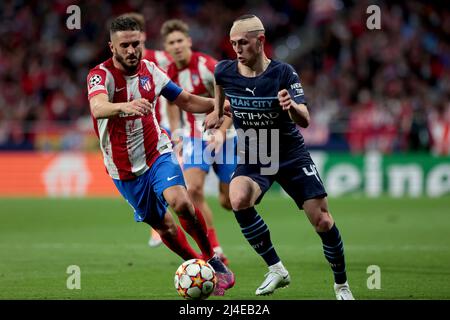 Madrid, Spanien. 13th Apr, 2022. Madrid, Spain; 13.04.2022.- Atletico de Madrid vs Manchester City Quarter finals 2nd leg Champions League, match held at the Wanda Metropolitano stadium in city of Madrid. Manchester player Phil Foden (R) Final result 0-0 Overall result Atletico de Madrid 0 Chelsea 1 Credit: Juan Carlos Rojas/dpa/Alamy Live News