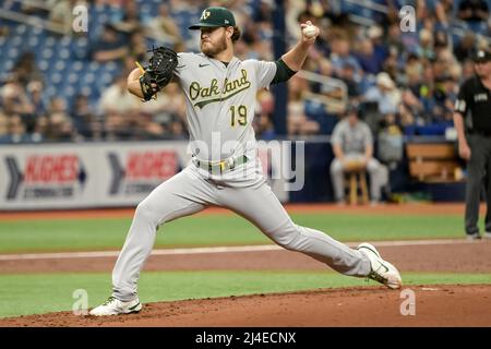 St. Petersburg, FL USA; Tampa Bay Rays relief pitcher Jalen Beeks (68)  delivers a pitch during an MLB game against the Boston Red Sox on  Wednesday, Ap Stock Photo - Alamy