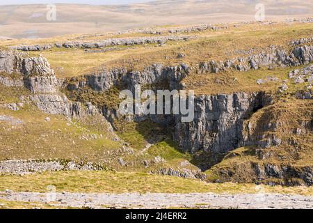 Limestone outcropping on Malham Moor, Yorkshire Dales National Park Stock Photo