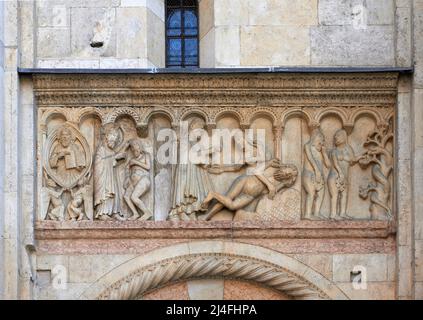 Creazione Di Adamo Wiligelmo XII Secolo Modena Duomo Stock Creazione Di Adamo Wiligelmo XII Secolo Modena Duomo Stock