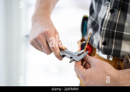 Master measuring drill diameter using calipers Stock Photo