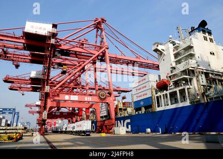 LIANYUNGANG, CHINA - APRIL 15, 2022 - An ocean-going freighter loads containers at the Lianyungang Container Terminal in Lianyungang city, East China' Stock Photo