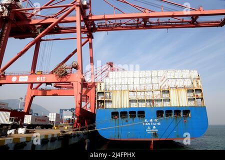 LIANYUNGANG, CHINA - APRIL 15, 2022 - An ocean-going freighter loads containers at the Lianyungang Container Terminal in Lianyungang city, East China' Stock Photo