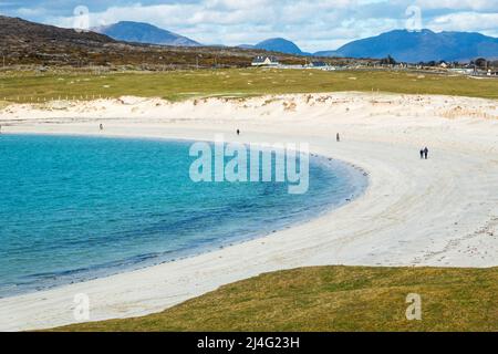 Beautiful view on Dogs Bay, Public beach in Roundstone with white-sand beach and calm water, Connemara, Co. Galway, Ireland Stock Photo