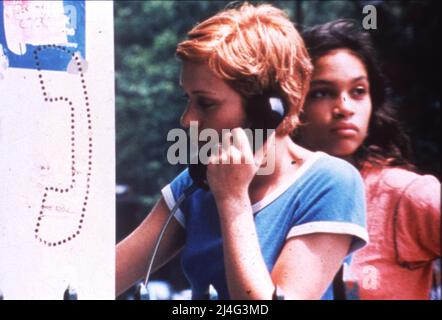 CHLOE SEVIGNY and ROSARIO DAWSON in KIDS (1995), directed by LARRY CLARK. Credit: EXCALIBUR FILMS / Album Stock Photo