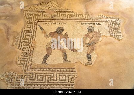 Mosaik im Haus der Gladiatoren in der antiken Stadt Kourion, Episkopi, Zypern, Europa  |  Mosaic in  the House of the Gladiators at the ancient city K Stock Photo