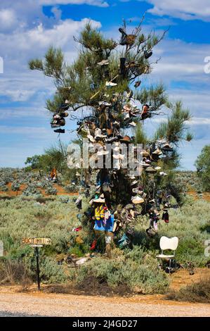 The boot tree, with lots of shoes hanging from its branches, on the Goyder Highway between Morgan and Burra, South Australia Stock Photo